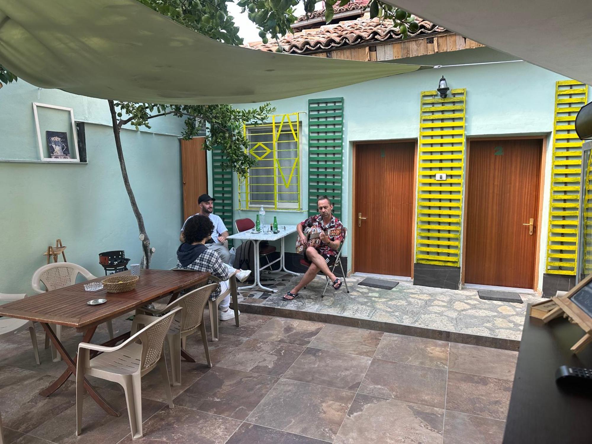 Tirana Lemon Breeze Hostel Εξωτερικό φωτογραφία